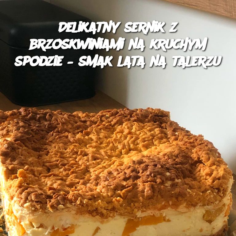 Delikatny sernik z brzoskwiniami na kruchym spodzie – smak lata na talerzu