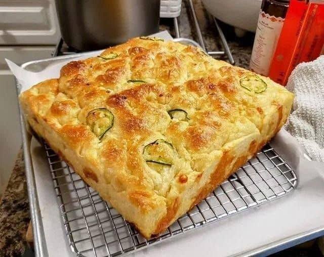 Chleb serowy z papryczkami jalapeno