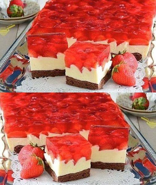 Zmieszaj 300 niskotłuszczowego twarogu z 450 g mascarpone, ciasto truskawkowe pieczone w 1 godzinę
